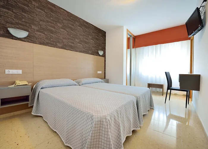 Montemar *** Superior מלון