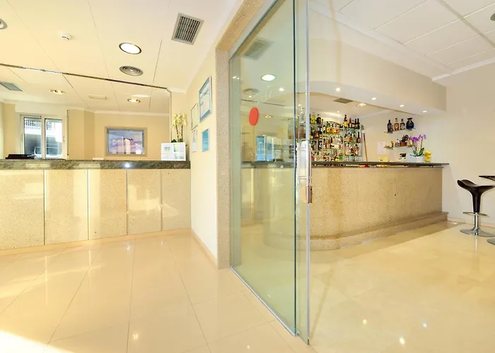 Montemar *** Superior מלון