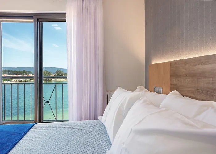 Montemar *** Superior מלון